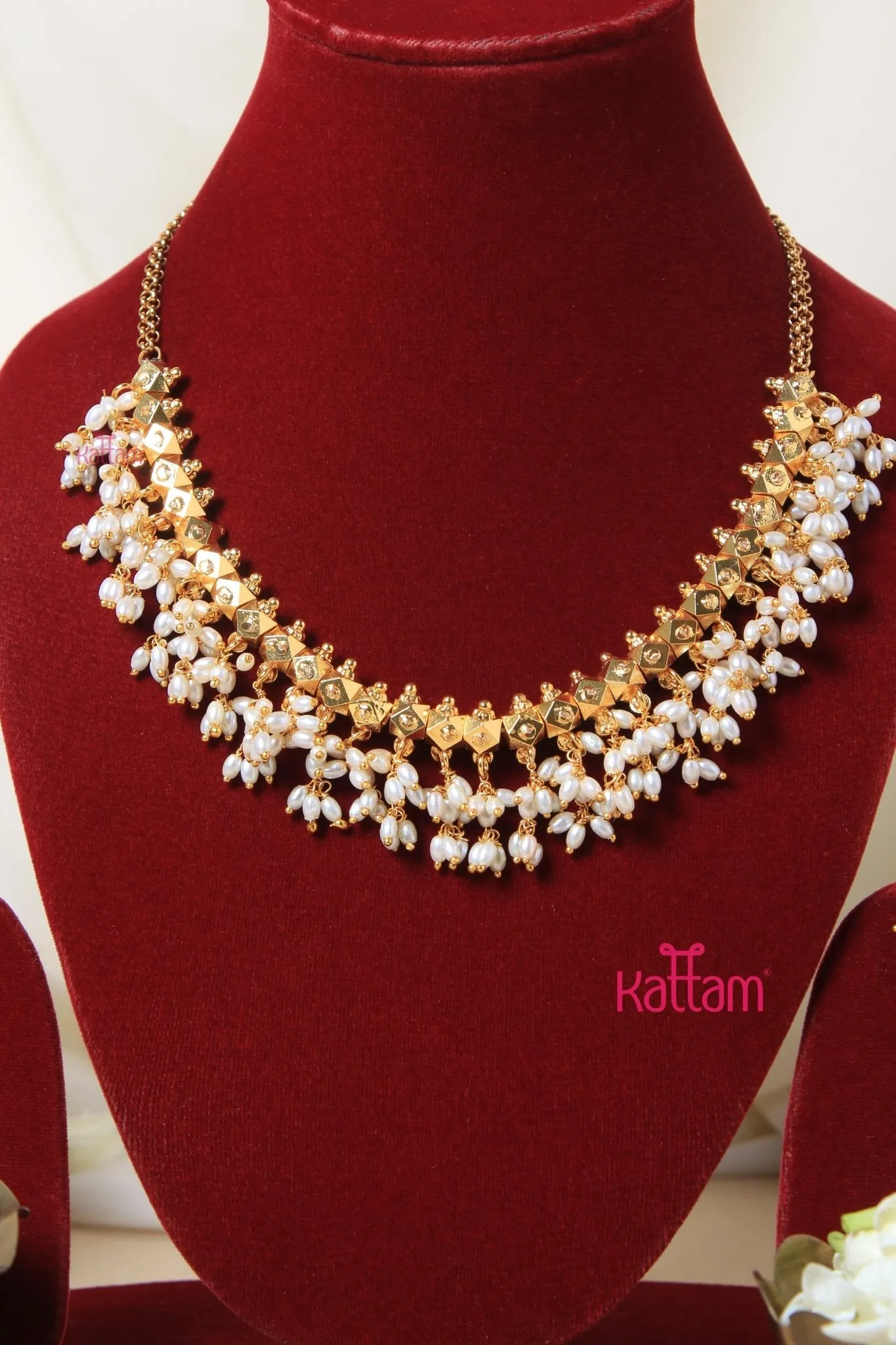 Goldtone Rice Pearl Guttapuslau Choker